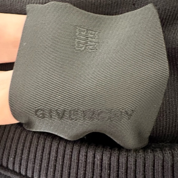 Authentic Givency Black Sweater NWT Oversized Medium but would fit large unisex - Picture 3 of 4